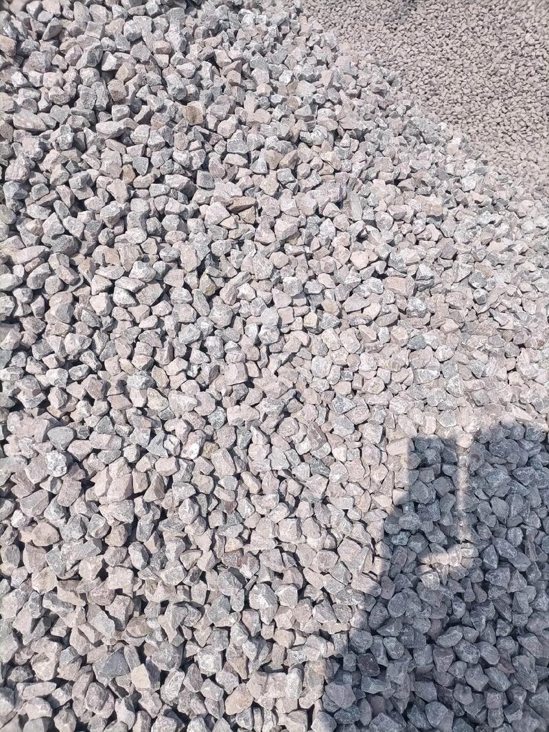 華胤租賃助力內(nèi)蒙高速建設(shè) 移動破碎站高效推進碎石加工篩分項目運營